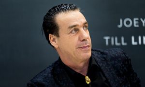 Житель Новосибирска попросил мэрию запретить концерт вокалиста Rammstein