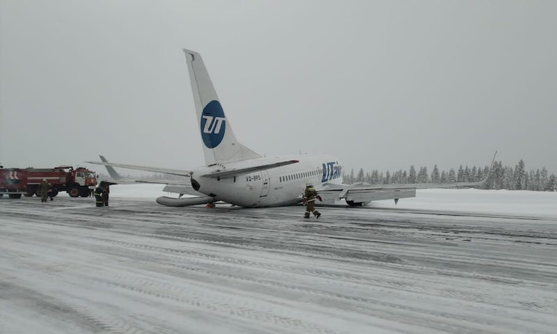 Пассажир Boeing 737 снял аварийную посадку на брюхо в Усинске 