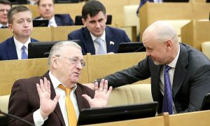 Коронавирус вынудил Жириновского ввести запрет на поцелуи и рукопожатия