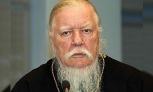 Православный священник предложил закрепить в Конституции «государствообразующую» роль русских