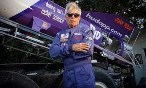 Пожилой сторонник теории плоской Земли разбился на самодельной ракете