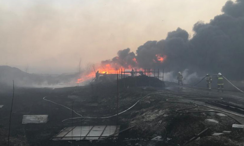 При тушении гигантского пожара в Ростове-на-Дону погиб сотрудник МЧС 