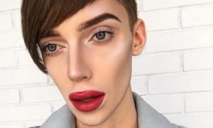 Гомосексуального модного блогера Петрова выселили из квартиры из-за шума и драк