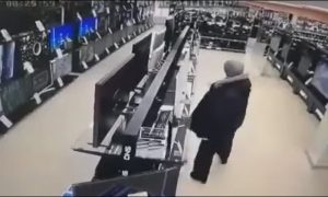 Россиянин с молотком разбил сразу несколько телевизоров в магазине электроники