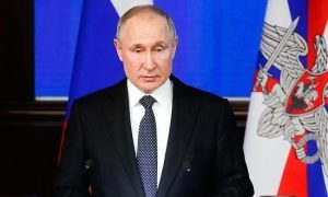 Путин призвал россиян не запасаться продуктами впрок