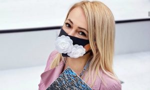 «Сглазили меня»: Рудковская ушла на карантин после поездки в Париж