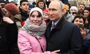 «А возьмите меня». Россиянка попросила Путина взять ее замуж