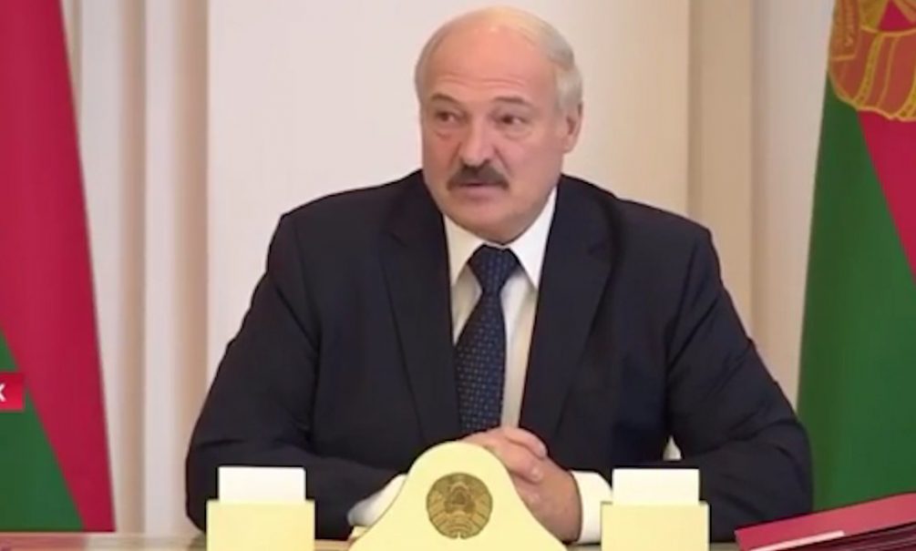 Водка и сауна: Лукашенко дал советы по борьбе с коронавирусом 