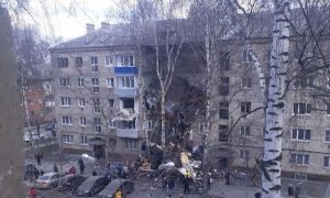 Три этажа жилого дома разнесло взрывом в подмосковном Орехово-Зуево