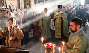 В большинстве регионов церкви не стали закрывать для прихожан на Пасху