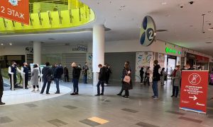 Десятки москвичей выстроились в очередь за стройтоварами