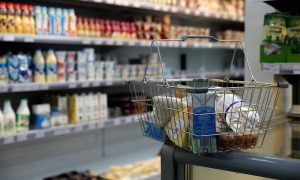 Стало известно, какое количество россиян экономит на еде на самоизоляции