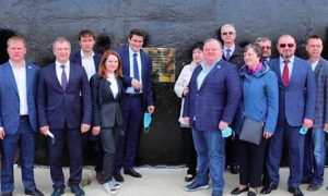Губернатор Свердловской области пожурил чиновников и депутатов: ни масок, ни социальной дистанции