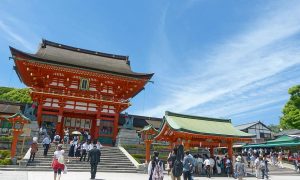 Япония будет доплачивать по $185 в день путешествующим по стране туристам