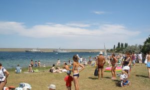 В Роспотребнадзоре рассказали, придется ли носить маски на пляже