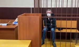 Суд по делу Ефремова перенесли из-за угрозы взрыва