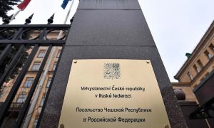 «Ответка» МИД РФ: двух сотрудников посольства Чехии выставляют из России