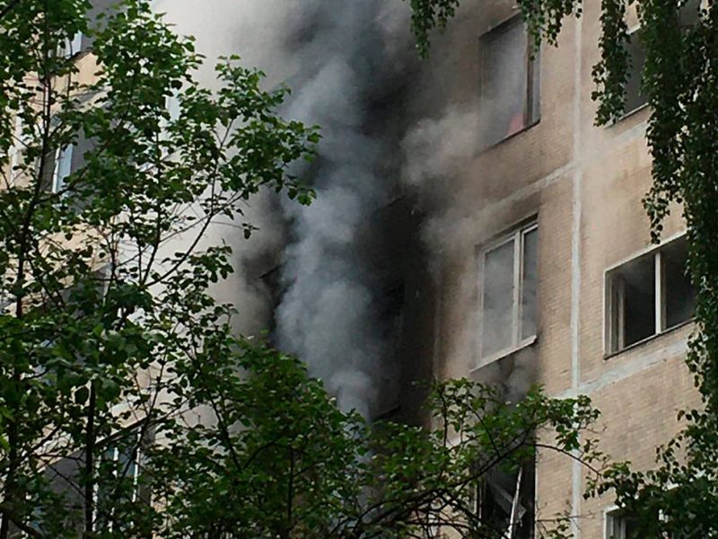 Психически больной пиротехник устроил мощный взрыв в московской многоэтажке Психически больной пиротехник устроил мощный взрыв в московской многоэтажке