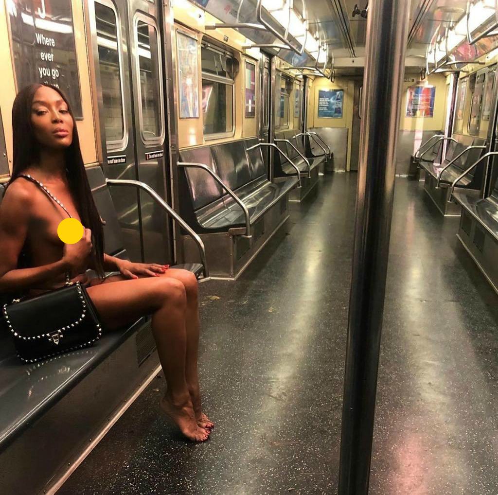 девушек в метро голая фото фото 49