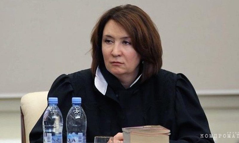 Экс-судью из Краснодара Елену Хахалеву заочно арестовали на два месяца 