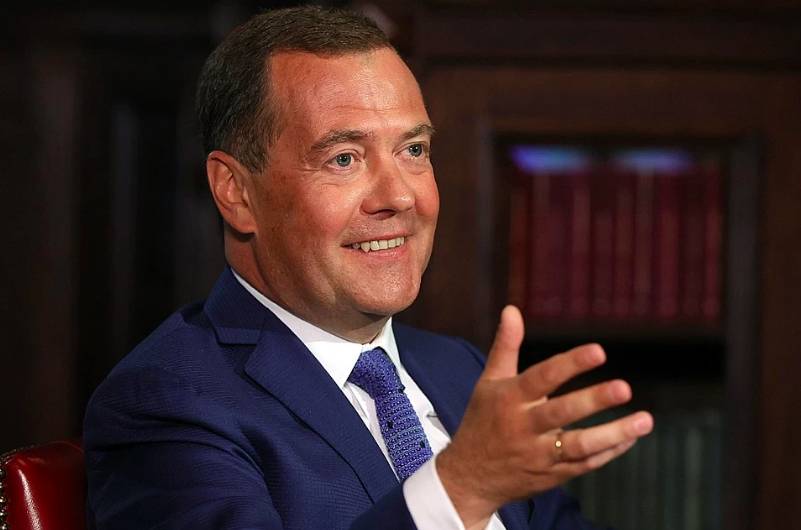 Не дураки и не дороги: Дмитрий Медведев обвинил РАЗНОТЫК во всех бедах России 