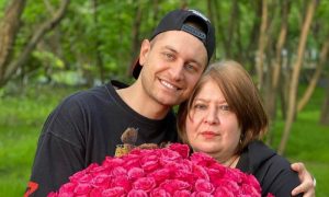 Давид Манукян потратил 900 тысяч рублей на лечение родителей от коронавируса