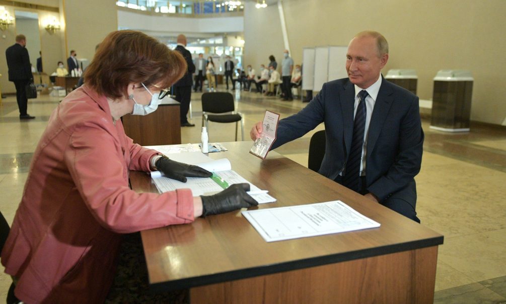 Россиянам разрешат удаленно голосовать на выборах в Госдуму - политологи оценили эксперимент ЦИК 