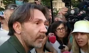 «Надо прислушаться к народу!»: Сергей Шнуров приехал в Хабаровск снимать фильм о протестах