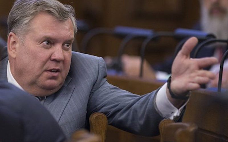 Ради спасения экономики латвийский депутат призвал говорить на «ненавистном русском языке» 