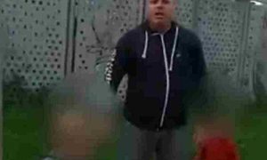 Москвич на детской площадке напал на пятилетнего обидчика сына, у которого тот забрал игрушку