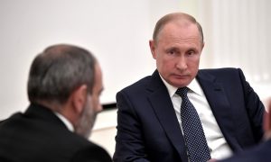 Путин велел Пашиняну прекратить огонь в Карабахе