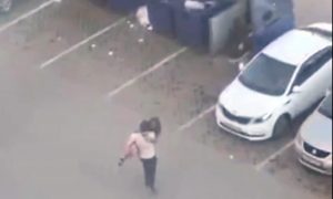 В Омске мужчина запихнул свою даму в мусорный контейнер