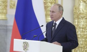 Про детей, Конституцию и налог для богатых: Путин поговорил с сенаторами