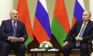 «Нам надо теснее держаться с нашим старшим братом»: Лукашенко встретился с Путиным