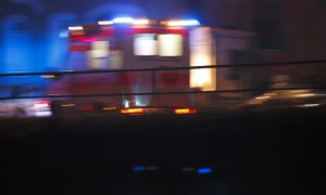 В Волжском скорая высадила пациентку с температурой 39 ночью посреди города