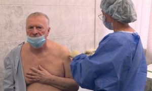 Один из первых в мире: Жириновский сделал прививку от коронавируса