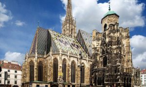 Полсотни исламистов разгромили католический храм в Вене