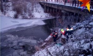 В Перми женщина и ребенок утонули в съехавшей на лед машине, пока отец ходил в магазин