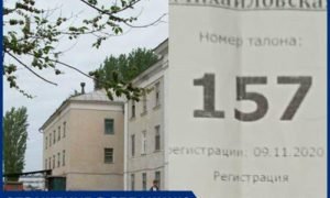 Люди теряют сознание в многочасовых очередях в поликлинику в Волгоградской области