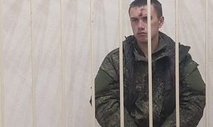 Отказался от показаний и подавлен: адвокат расстрелявшего сослуживцев солдата рассказала о его состоянии