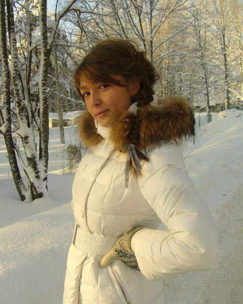 «Прыщавый лобешник и шрам»: Настя Ивлеева показала, как выглядела 10 лет назад