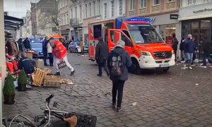 Есть убитые и раненые: в немецком городе внедорожник влетел в толпу
