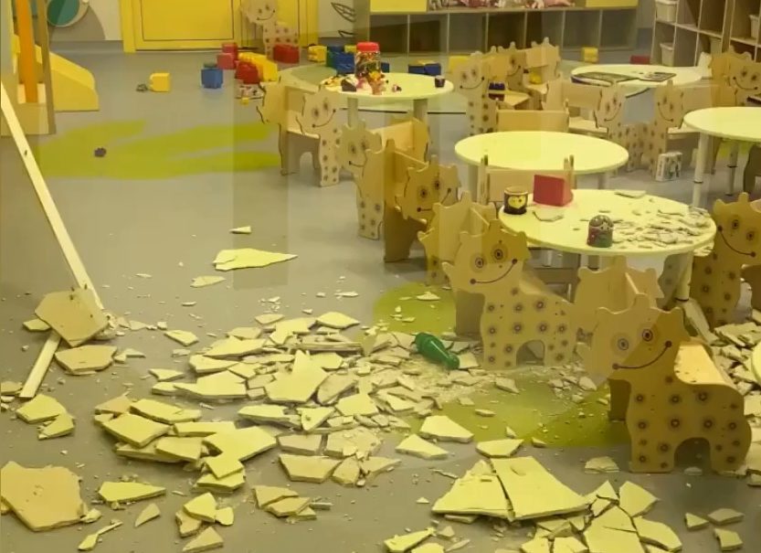 Опубликовано видео из кузбасского детсада, где через неделю после открытия рухнул потолок 