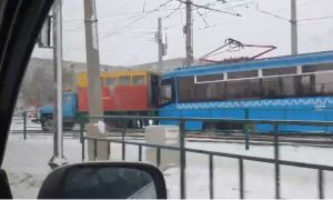 Слишком современный для провинции: подарочный трамвай из Москвы сошел с рельсов в Волжском