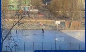 Мэрия Воронежа пожертвовала бесплатной спортплощадкой ради платного катка