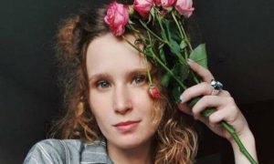 Певица Монеточка вышла замуж и показала в Instagram обручальные кольца