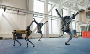 «Сегодня танцуют они, а завтра заставят нас»: Boston Dynamics опубликовали зажигательный ролик с роботами