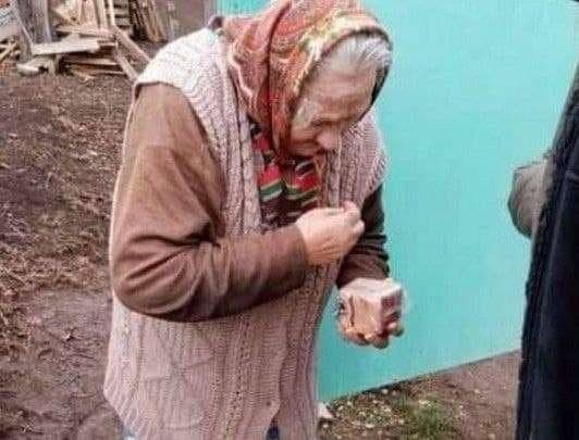 Крымские блокадники получили в подарок по 125 граммов хлеба. Одна старушка даже перекрестилась 