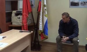 Суд над Навальным состоялся прямо в отделе полиции. Судья вынесла решение