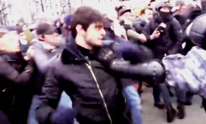 «Правая рука» Кадырова предложил сдаться молодому чеченцу, избившему омоновцев на митинге оппозиции